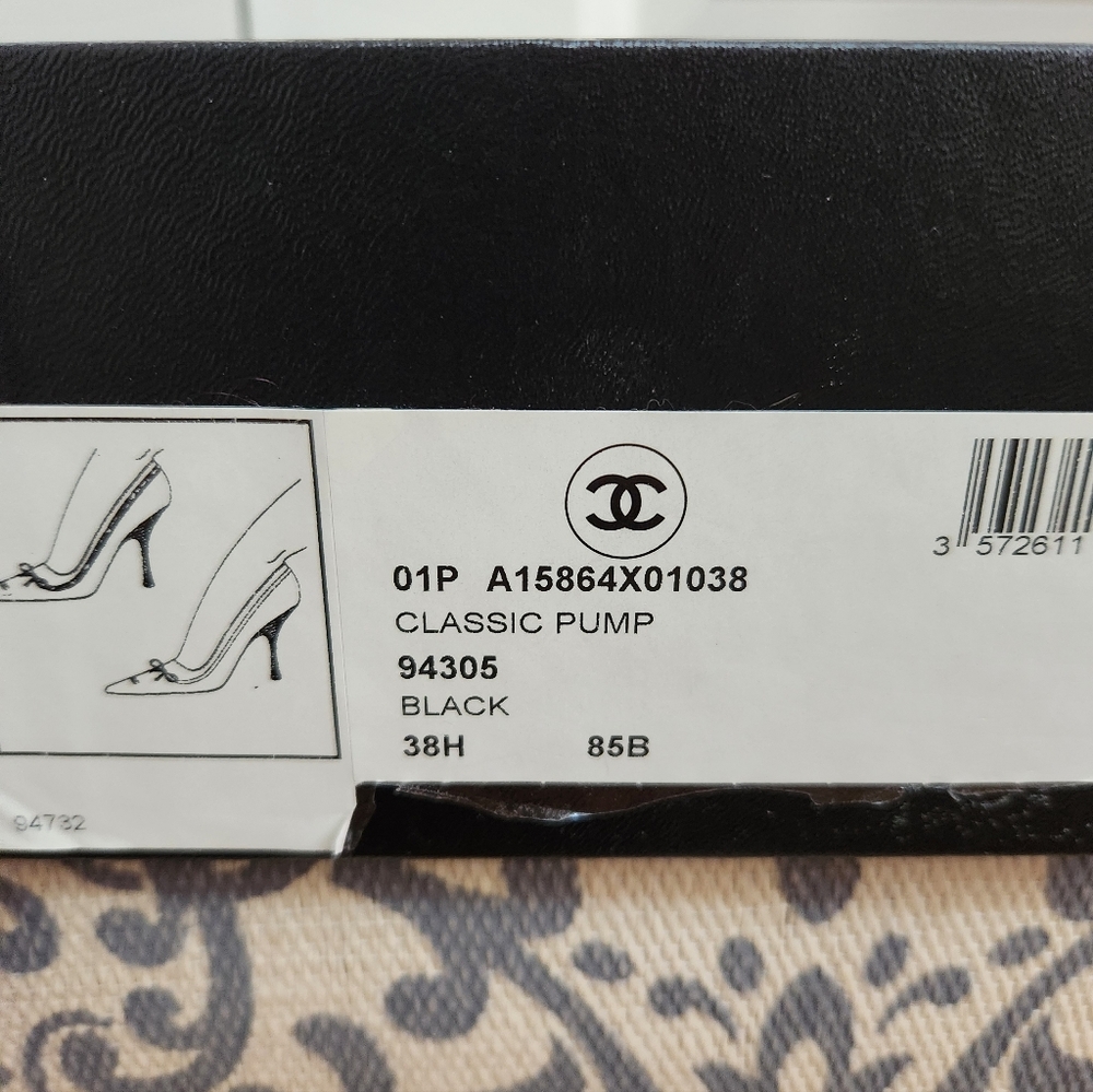 VINTAGE CHANEL Black Classic Pumps With Bow and Logo on Heel - Picture 8 of 10